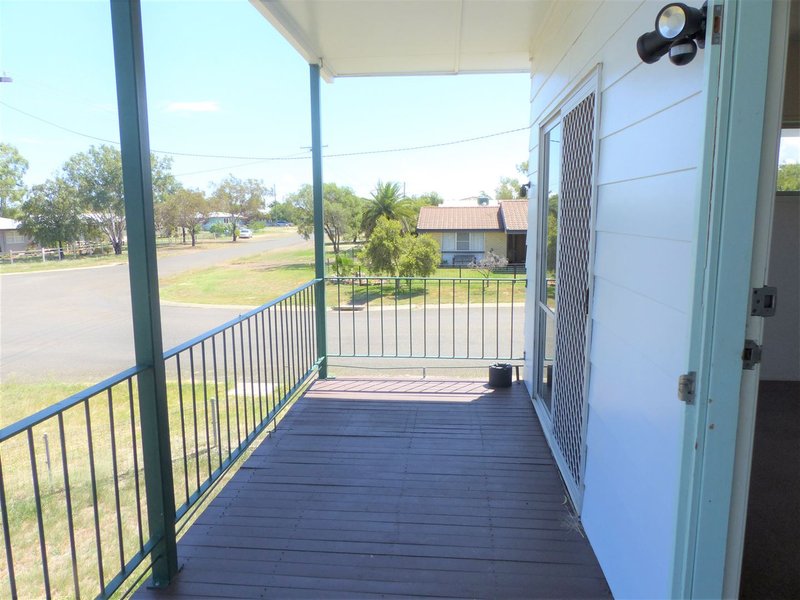 Photo - 13 Foott Street, Roma QLD 4455 - Image 13