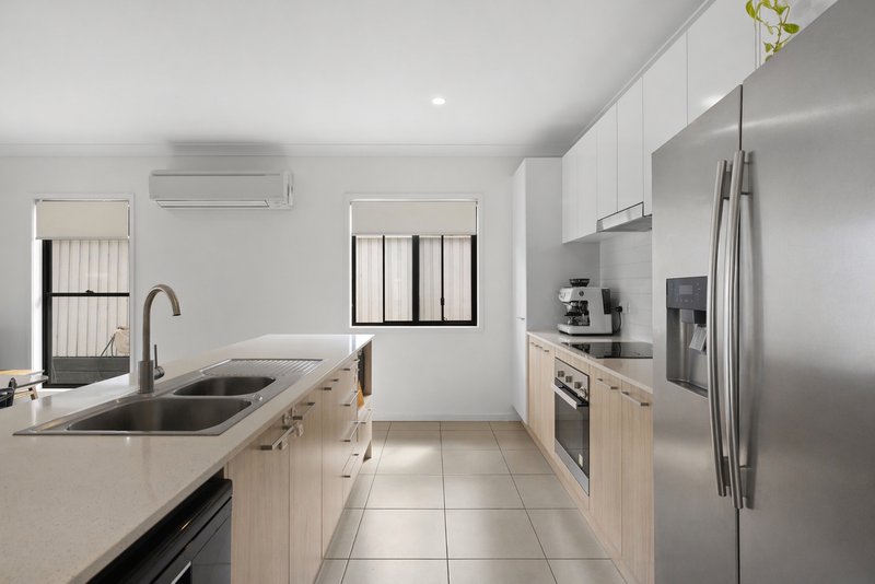 Photo - 13 Forbes Crescent, Upper Kedron QLD 4055 - Image 4