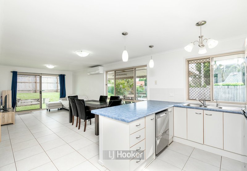 Photo - 13 Forestgum Grove, Regents Park QLD 4118 - Image 5