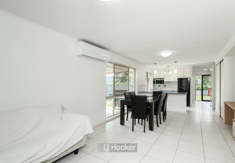 Photo - 13 Forestgum Grove, Regents Park QLD 4118 - Image 7