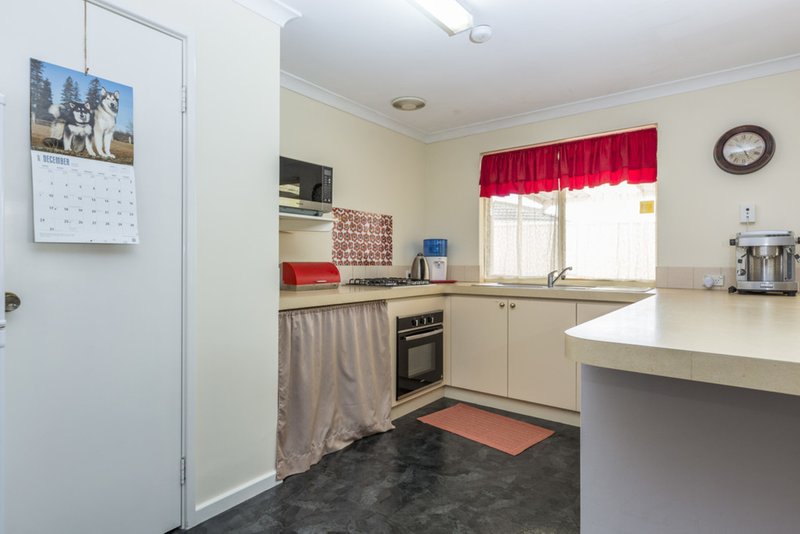 Photo - 13 Fradelos Place, Usher WA 6230 - Image 11