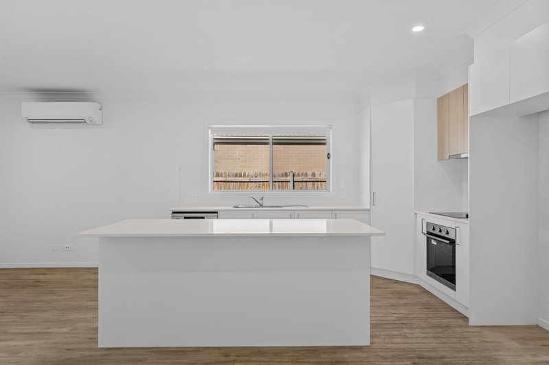 Photo - 13 Frederick Circuit, Eli Waters QLD 4655 - Image 3