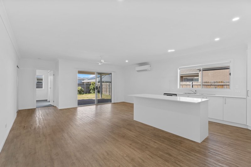 Photo - 13 Frederick Circuit, Eli Waters QLD 4655 - Image 4