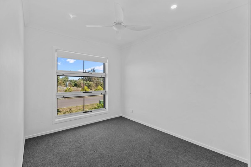 Photo - 13 Frederick Circuit, Eli Waters QLD 4655 - Image 11