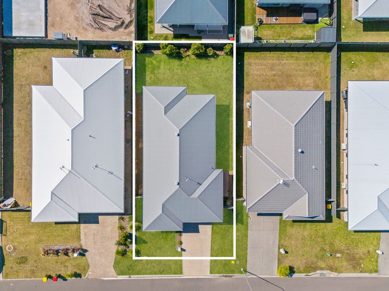 Photo - 13 Frederick Circuit, Eli Waters QLD 4655 - Image 15
