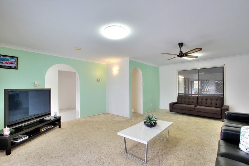 Photo - 13 Gamenya Drive, Springwood QLD 4127 - Image 3