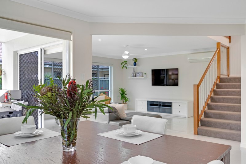 Photo - 13 Gardenia Place, Bridgeman Downs QLD 4035 - Image 5