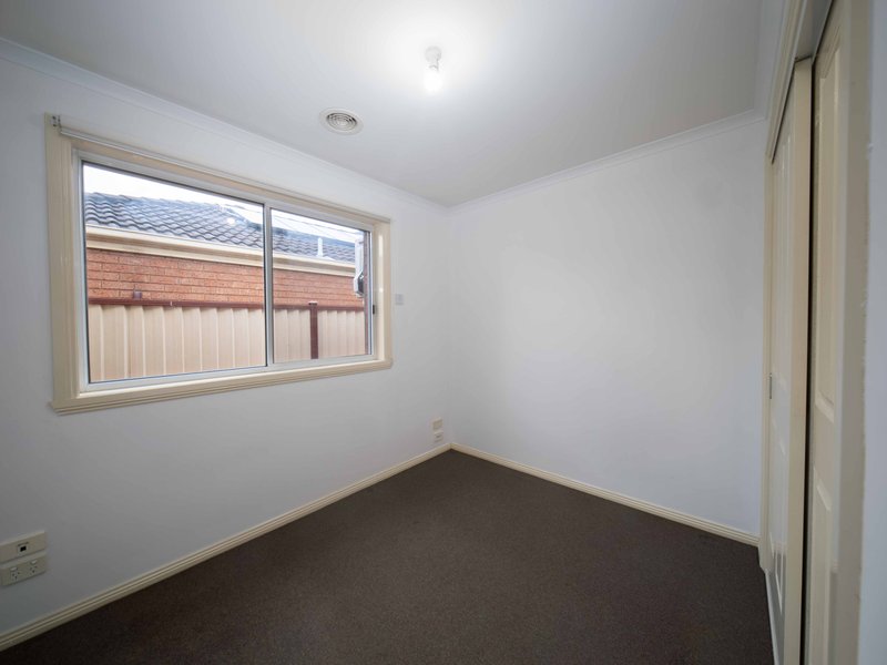 Photo - 13 Garonne Circuit, Roxburgh Park VIC 3064 - Image 6