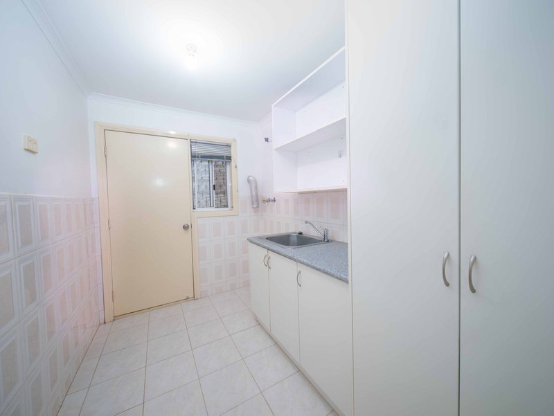 Photo - 13 Garonne Circuit, Roxburgh Park VIC 3064 - Image 9