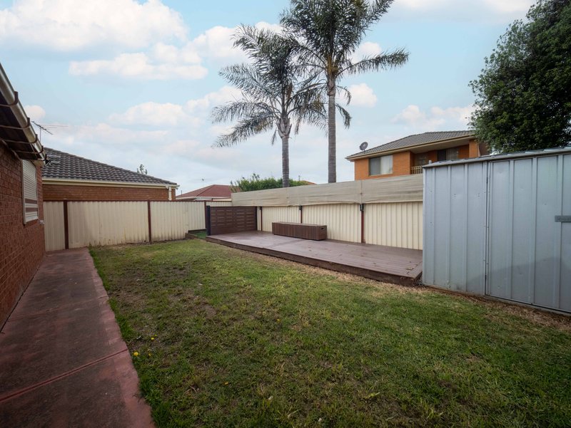 Photo - 13 Garonne Circuit, Roxburgh Park VIC 3064 - Image 12