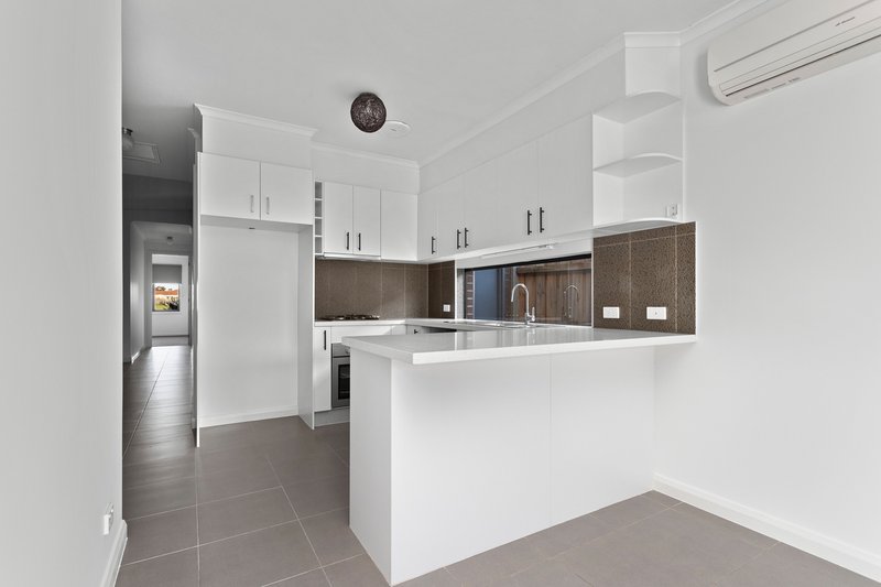 Photo - 13 Garth Place, Epping VIC 3076 - Image 2