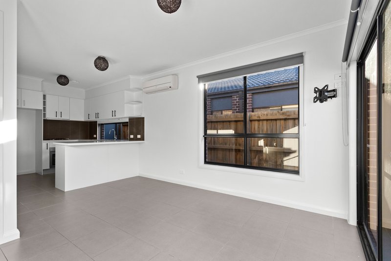 Photo - 13 Garth Place, Epping VIC 3076 - Image 5