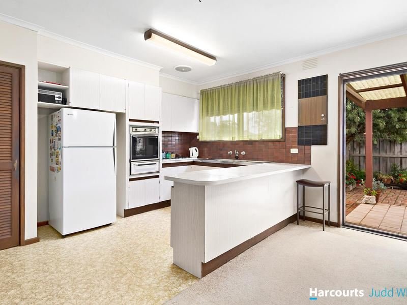 Photo - 13 Gauntlet Avenue, Glen Waverley VIC 3150 - Image 3