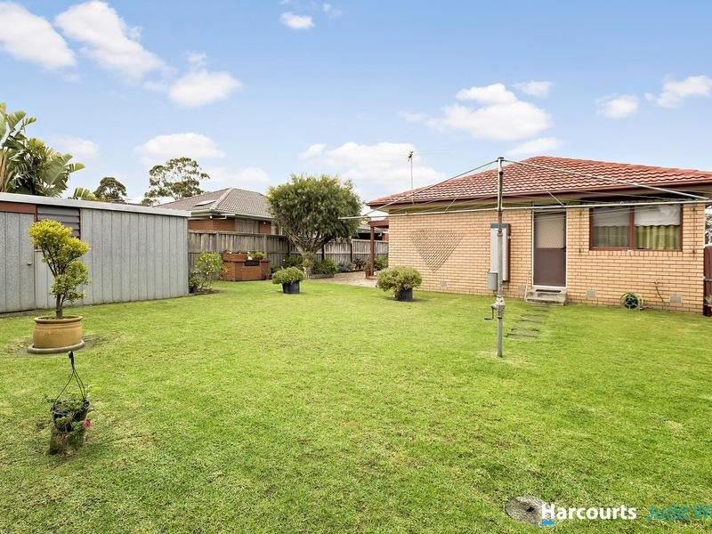 Photo - 13 Gauntlet Avenue, Glen Waverley VIC 3150 - Image 12