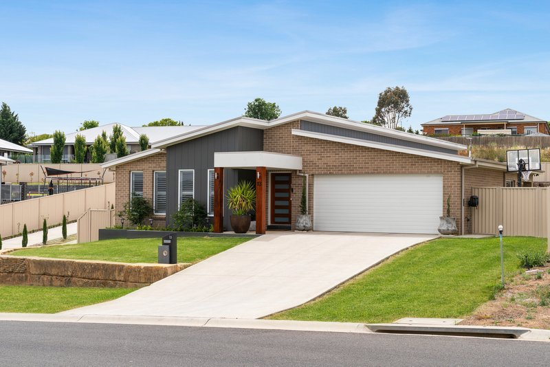 13 Gell Place, Bathurst NSW 2795