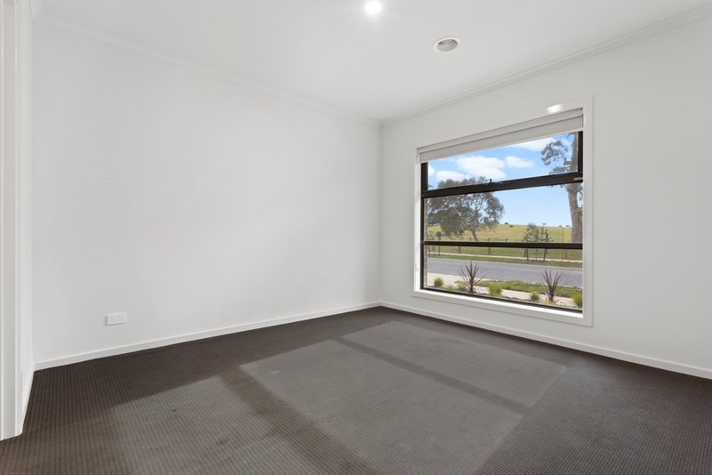 Photo - 13 Goadby Drive, Mernda VIC 3754 - Image 4