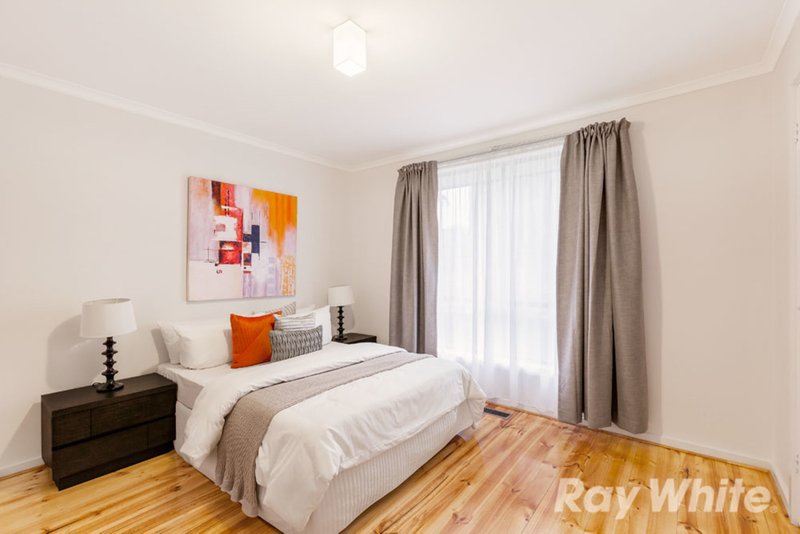 Photo - 13 Golflinks Drive, Mill Park VIC 3082 - Image 5