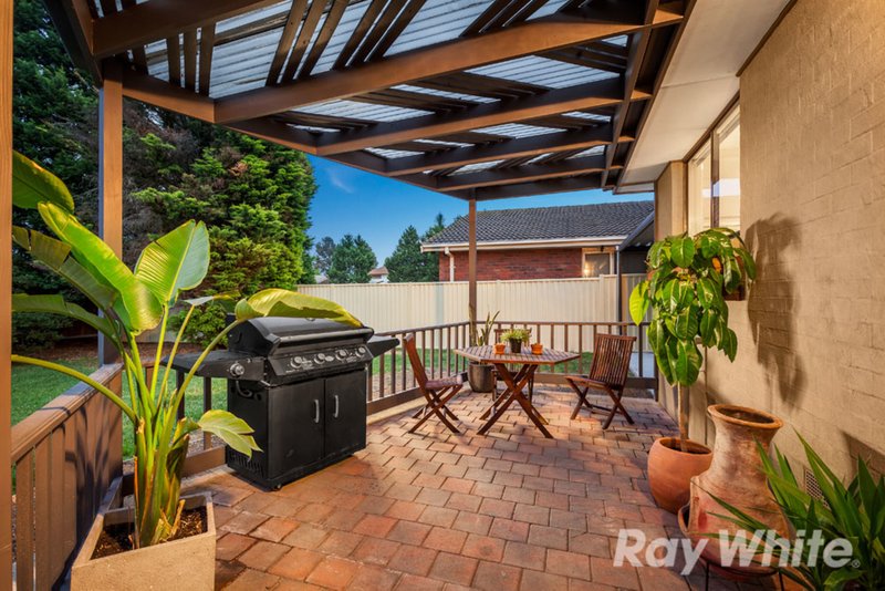 Photo - 13 Golflinks Drive, Mill Park VIC 3082 - Image 7