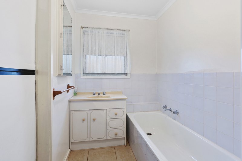 Photo - 13 Goodall Court, Corio VIC 3214 - Image 5