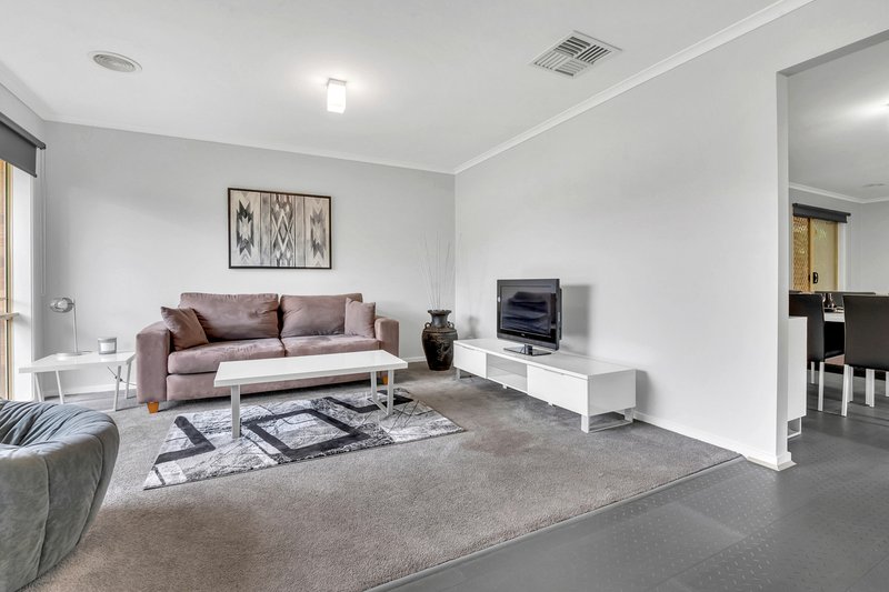 Photo - 13 Goulburn Way, Craigieburn VIC 3064 - Image 4