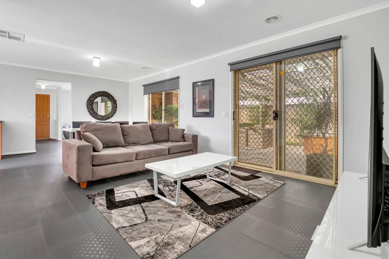 Photo - 13 Goulburn Way, Craigieburn VIC 3064 - Image 6