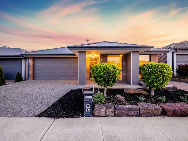 13 Grandstand Crescent, Clyde North VIC 3978