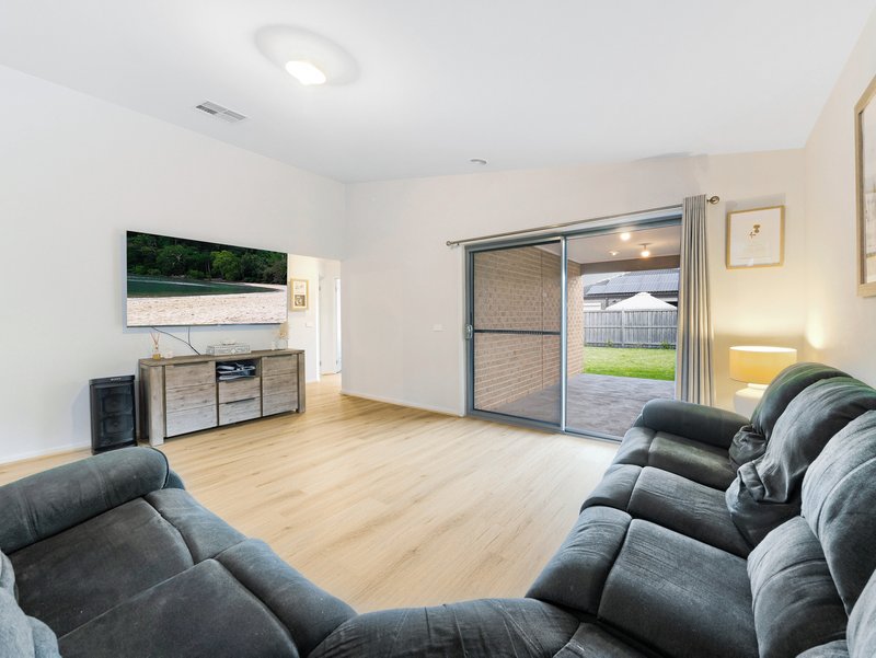 Photo - 13 Grandstand Crescent, Clyde North VIC 3978 - Image 10