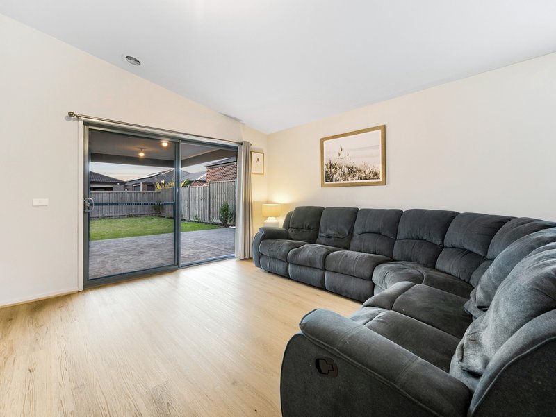 Photo - 13 Grandstand Crescent, Clyde North VIC 3978 - Image 11