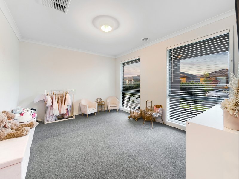 Photo - 13 Grandstand Crescent, Clyde North VIC 3978 - Image 14