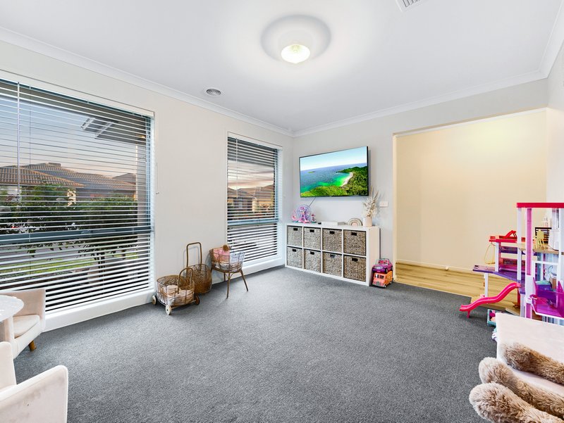 Photo - 13 Grandstand Crescent, Clyde North VIC 3978 - Image 15