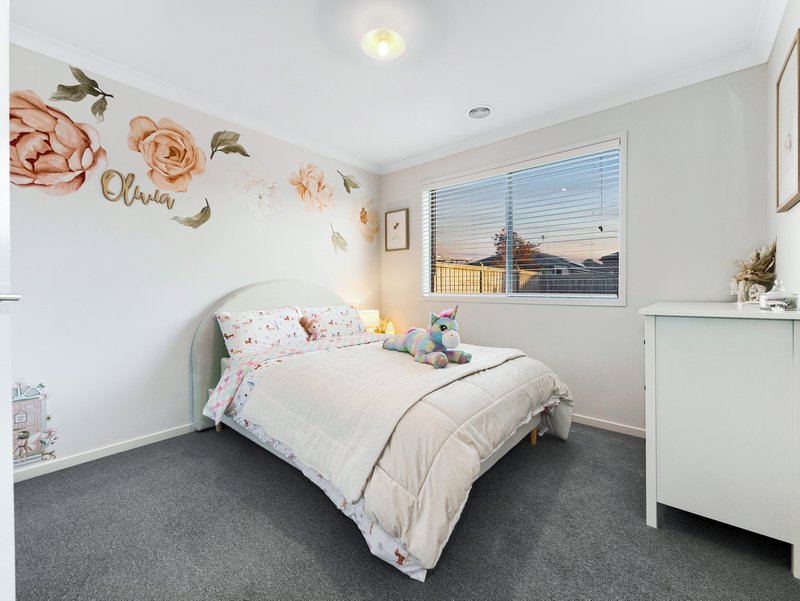 Photo - 13 Grandstand Crescent, Clyde North VIC 3978 - Image 20