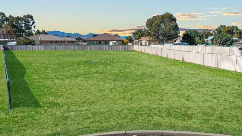 Photo - 13 Green Crescent, Quirindi NSW 2343 - Image 5