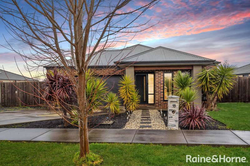 Photo - 13 Greenfields Boulevard, Romsey VIC 3434 - Image 2