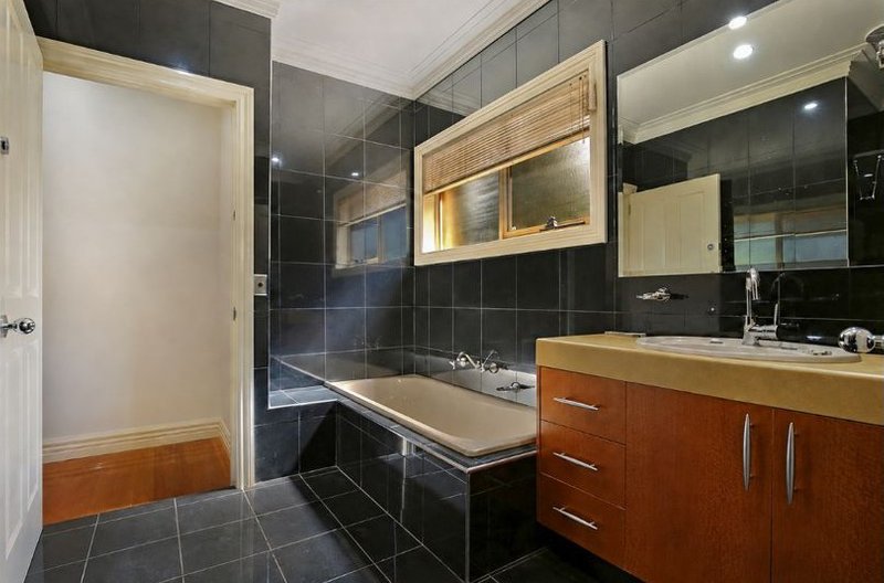 Photo - 1/3 Gregory Grove, Preston VIC 3072 - Image 8