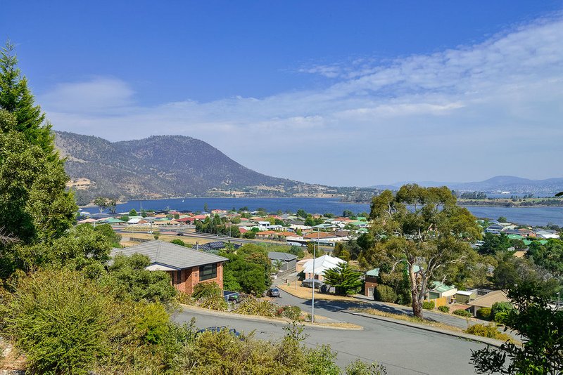 Photo - 13 Grevillea Avenue, Old Beach TAS 7017 - Image 4