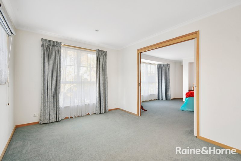 Photo - 13 Halcyon Way, Narre Warren South VIC 3805 - Image 9