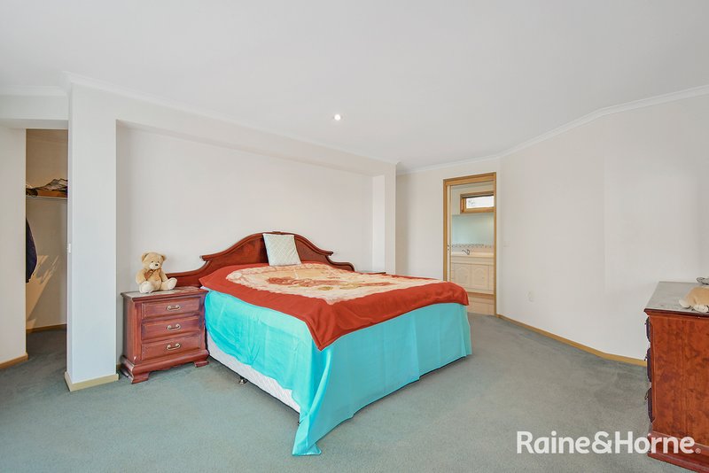 Photo - 13 Halcyon Way, Narre Warren South VIC 3805 - Image 10