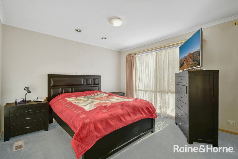 Photo - 13 Halcyon Way, Narre Warren South VIC 3805 - Image 12