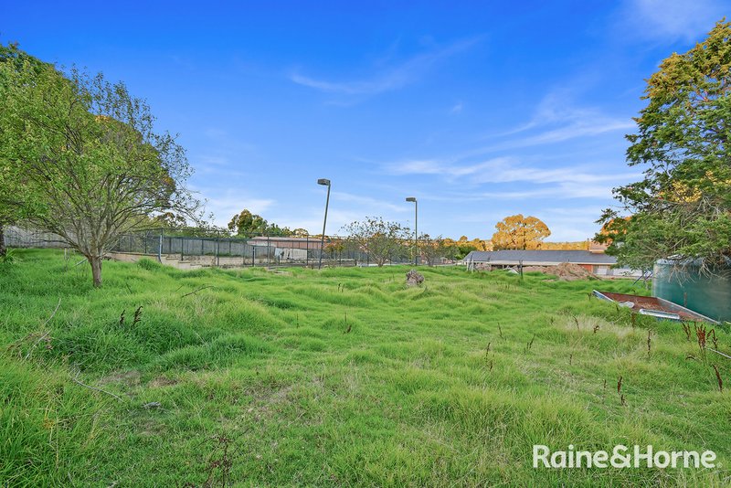 Photo - 13 Halcyon Way, Narre Warren South VIC 3805 - Image 16