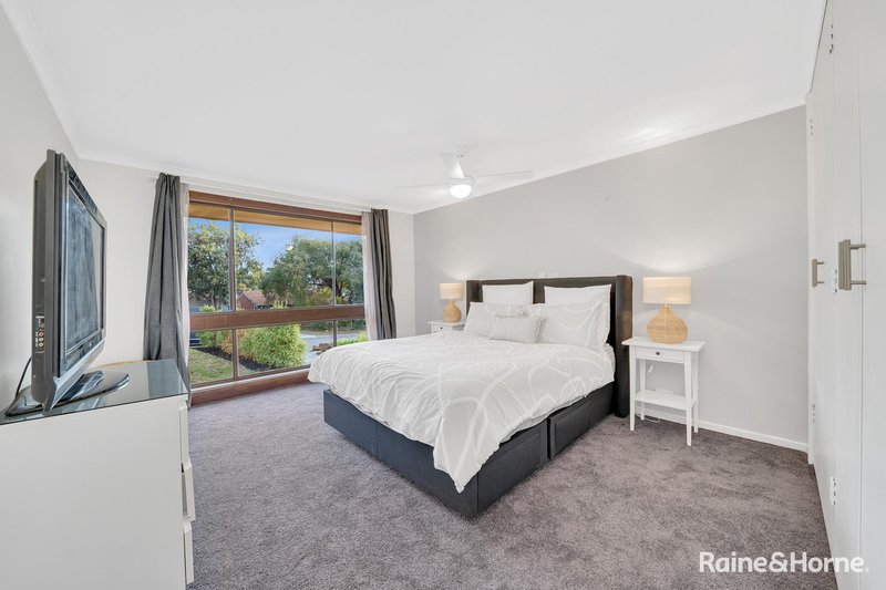 Photo - 13 Hamilton Crescent, Aberfoyle Park SA 5159 - Image 12