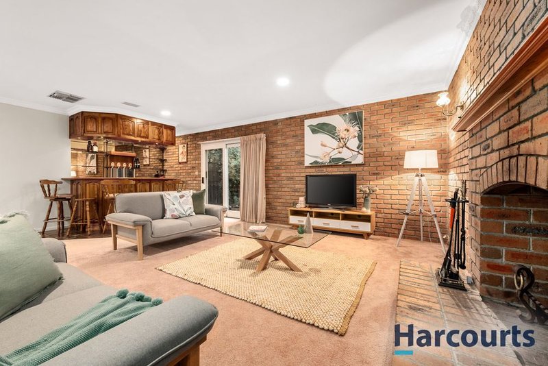 Photo - 13 Hamsterley Square, Wantirna VIC 3152 - Image 2