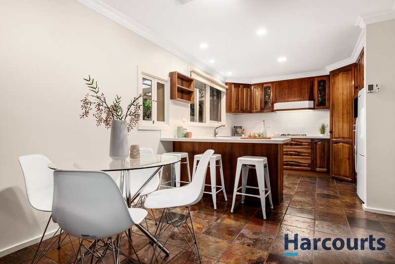 Photo - 13 Hamsterley Square, Wantirna VIC 3152 - Image 3