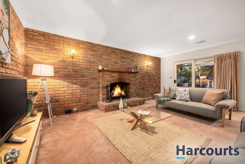 Photo - 13 Hamsterley Square, Wantirna VIC 3152 - Image 4