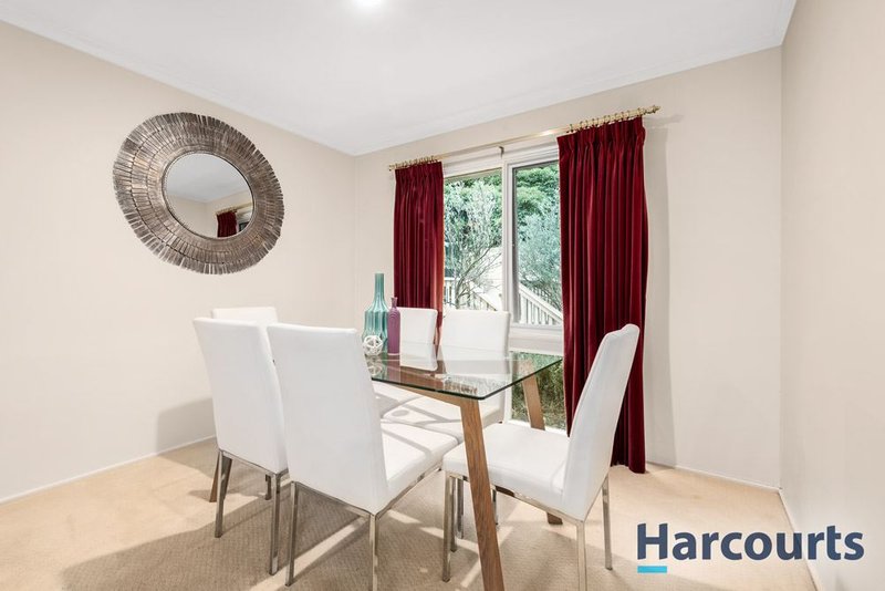 Photo - 13 Hamsterley Square, Wantirna VIC 3152 - Image 5