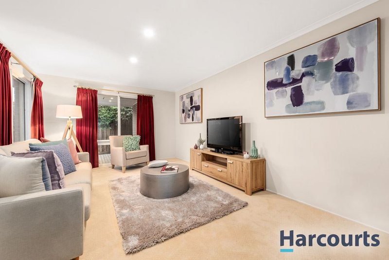 Photo - 13 Hamsterley Square, Wantirna VIC 3152 - Image 6