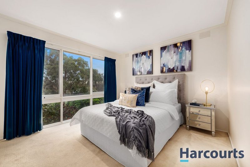 Photo - 13 Hamsterley Square, Wantirna VIC 3152 - Image 7