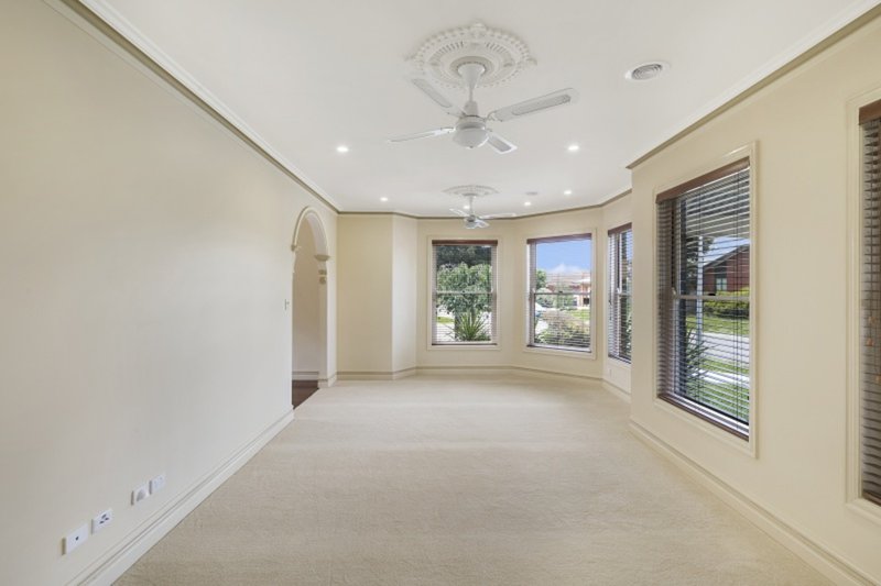 Photo - 13 Hannah Avenue, Hillside VIC 3037 - Image 2