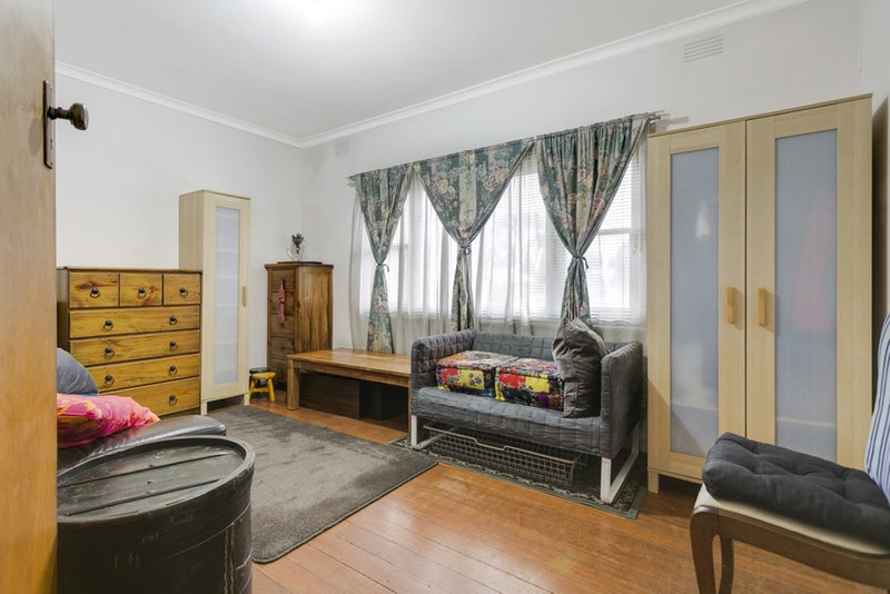 Photo - 13 Hannah Street, Seaford VIC 3198 - Image 3