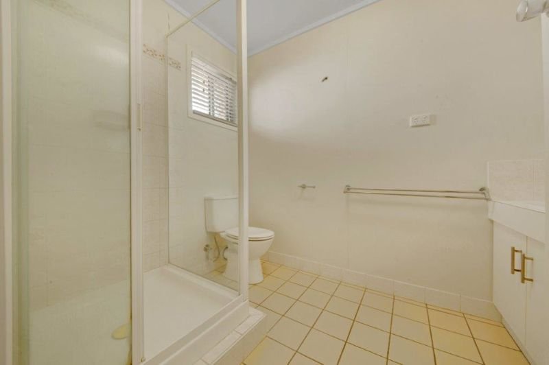 Photo - 13 Hansen Crescent, Clinton QLD 4680 - Image 11