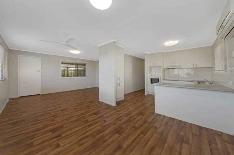 Photo - 13 Hansen Crescent, Clinton QLD 4680 - Image 14